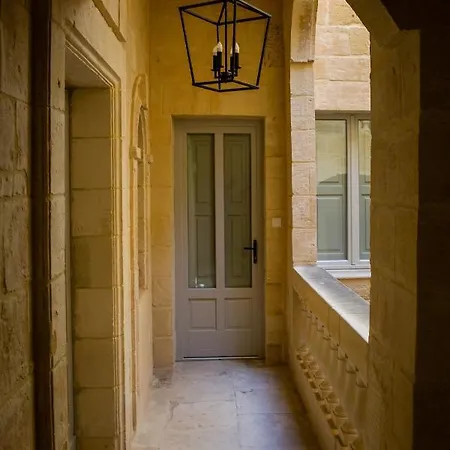 Palazzino Host Family Birgu