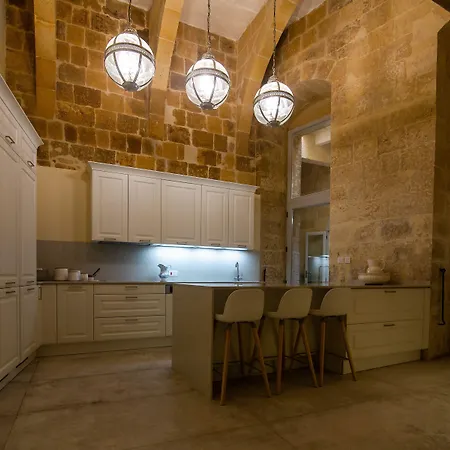 Palazzino Host Family Bed & Breakfast 4*