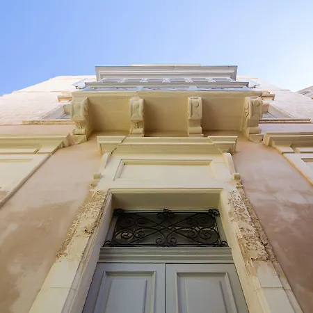 Palazzino Host Family B&B 비르구